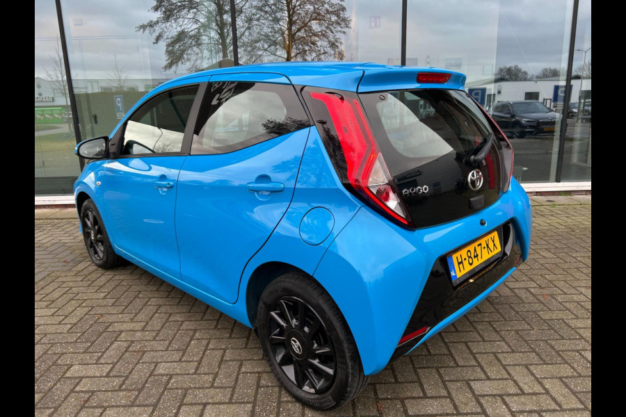 Toyota Aygo 1.0 VVT-i x-play - Automaat - Airco - Media - Parkeerhulp - Org.NL