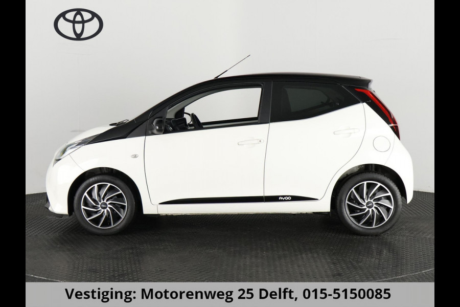 Toyota Aygo 1.0 VVT-i X-PLAY AUTOMAAT BI-TONE AIRCO. CAMERA. GARANTIE TOT 4-2029 !!