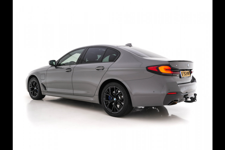 BMW 5 Serie 545e xDrive High Executive Edition M-Sportpack (INCL-BTW) Aut. *PANO | LASER-LED | HEAD-UP | ADAPT.CRUISE | FULL-LEATHER | SURROUND-VIEW | MEMORY-PACK | HARMAN/KARDON-AUDIO | DIGI-COCKPIT | COMFORT-SEATS | DAB+ | KEYLESS | 19"ALU*