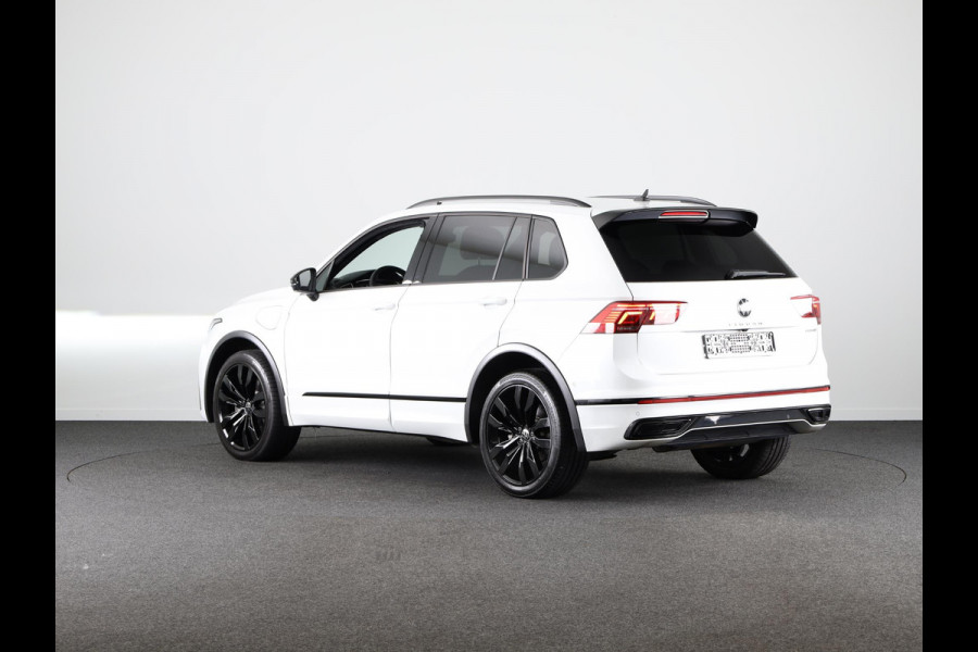 Volkswagen Tiguan 1.4 TSI eHybrid R-Line Business+ 245 pk Automaat (DSG) | Navigatie | Parkeersensoren (Park assist) | Achteruitrijcamera | Stoelverwarming | Black Style pakket |