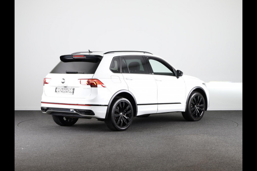 Volkswagen Tiguan 1.4 TSI eHybrid R-Line Business+ 245 pk Automaat (DSG) | Navigatie | Parkeersensoren (Park assist) | Achteruitrijcamera | Stoelverwarming | Black Style pakket |
