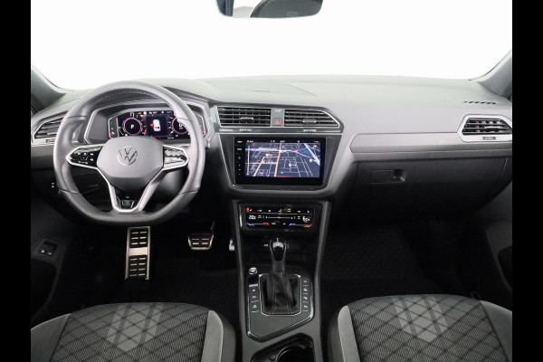 Volkswagen Tiguan 1.4 TSI eHybrid R-Line Business+ 245 pk Automaat (DSG) | Navigatie | Parkeersensoren (Park assist) | Achteruitrijcamera | Stoelverwarming | Black Style pakket |