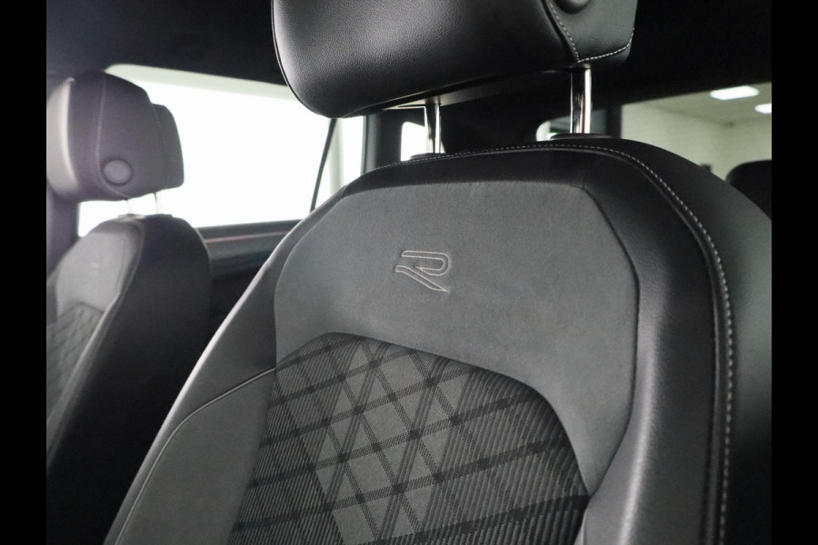 Volkswagen Tiguan 1.4 TSI eHybrid R-Line Business+ 245 pk Automaat (DSG) | Navigatie | Parkeersensoren (Park assist) | Achteruitrijcamera | Stoelverwarming | Black Style pakket |