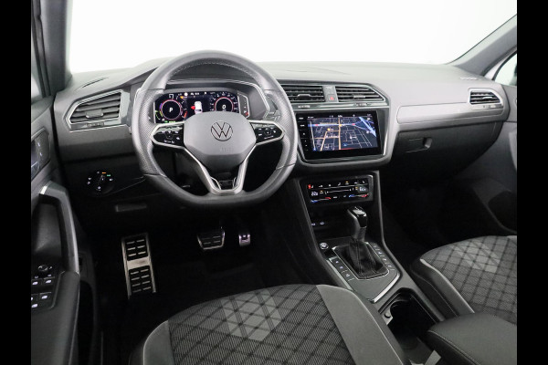 Volkswagen Tiguan 1.4 TSI eHybrid R-Line Business+ 245 pk Automaat (DSG) | Navigatie | Parkeersensoren (Park assist) | Achteruitrijcamera | Stoelverwarming | Black Style pakket |