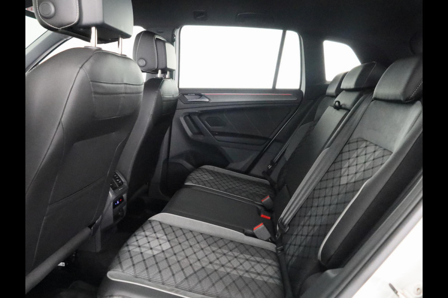 Volkswagen Tiguan 1.4 TSI eHybrid R-Line Business+ 245 pk Automaat (DSG) | Navigatie | Parkeersensoren (Park assist) | Achteruitrijcamera | Stoelverwarming | Black Style pakket |