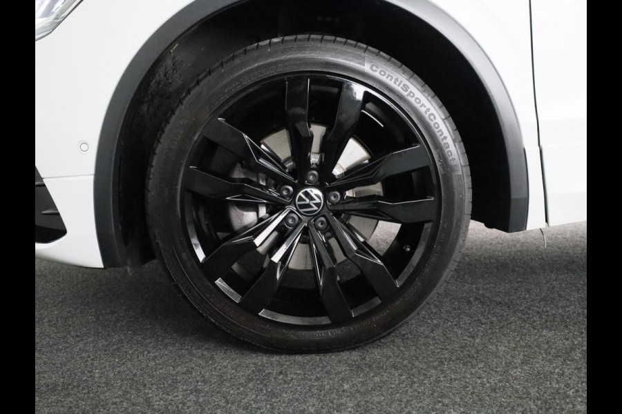 Volkswagen Tiguan 1.4 TSI eHybrid R-Line Business+ 245 pk Automaat (DSG) | Navigatie | Parkeersensoren (Park assist) | Achteruitrijcamera | Stoelverwarming | Black Style pakket |