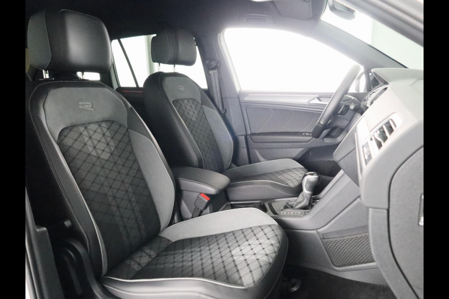 Volkswagen Tiguan 1.4 TSI eHybrid R-Line Business+ 245 pk Automaat (DSG) | Navigatie | Parkeersensoren (Park assist) | Achteruitrijcamera | Stoelverwarming | Black Style pakket |