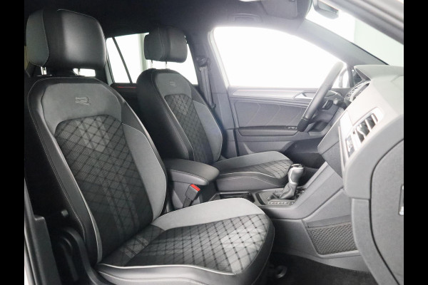 Volkswagen Tiguan 1.4 TSI eHybrid R-Line Business+ 245 pk Automaat (DSG) | Navigatie | Parkeersensoren (Park assist) | Achteruitrijcamera | Stoelverwarming | Black Style pakket |