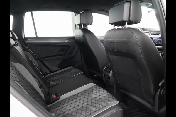 Volkswagen Tiguan 1.4 TSI eHybrid R-Line Business+ 245 pk Automaat (DSG) | Navigatie | Parkeersensoren (Park assist) | Achteruitrijcamera | Stoelverwarming | Black Style pakket |