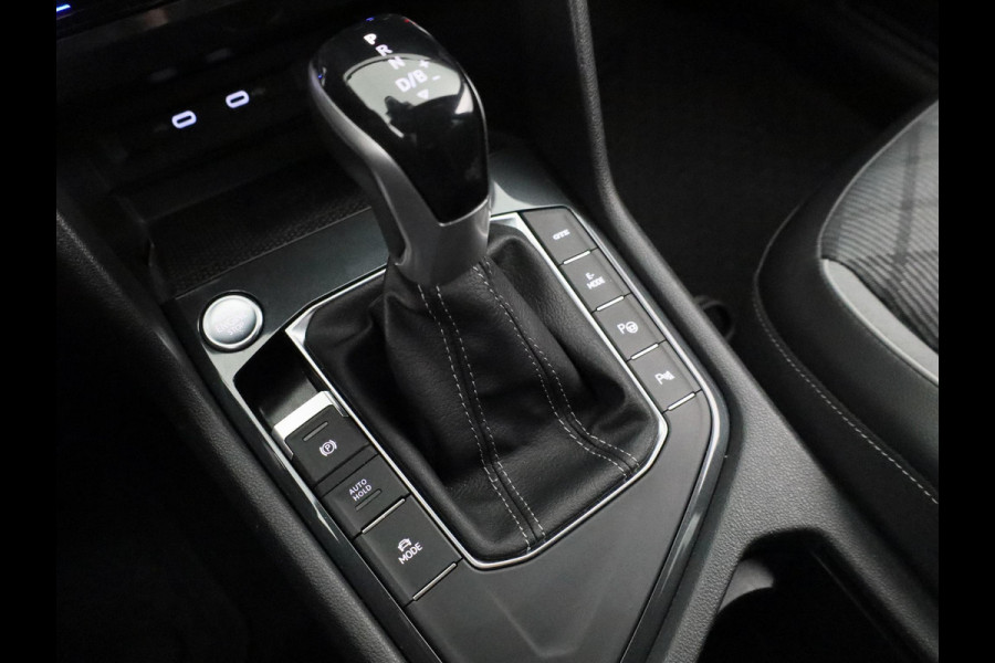 Volkswagen Tiguan 1.4 TSI eHybrid R-Line Business+ 245 pk Automaat (DSG) | Navigatie | Parkeersensoren (Park assist) | Achteruitrijcamera | Stoelverwarming | Black Style pakket |