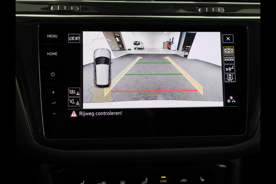 Volkswagen Tiguan 1.4 TSI eHybrid R-Line Business+ 245 pk Automaat (DSG) | Navigatie | Parkeersensoren (Park assist) | Achteruitrijcamera | Stoelverwarming | Black Style pakket |