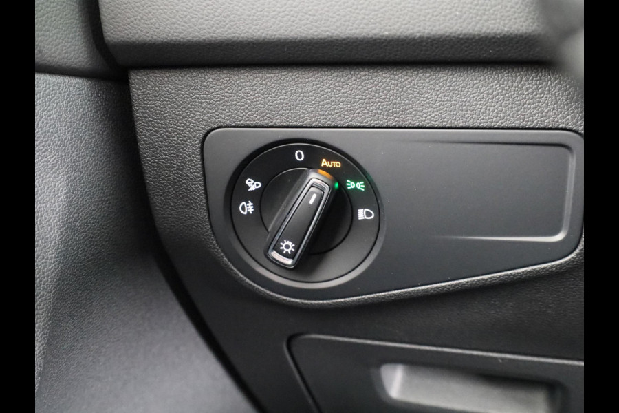Volkswagen Tiguan 1.4 TSI eHybrid R-Line Business+ 245 pk Automaat (DSG) | Navigatie | Parkeersensoren (Park assist) | Achteruitrijcamera | Stoelverwarming | Black Style pakket |
