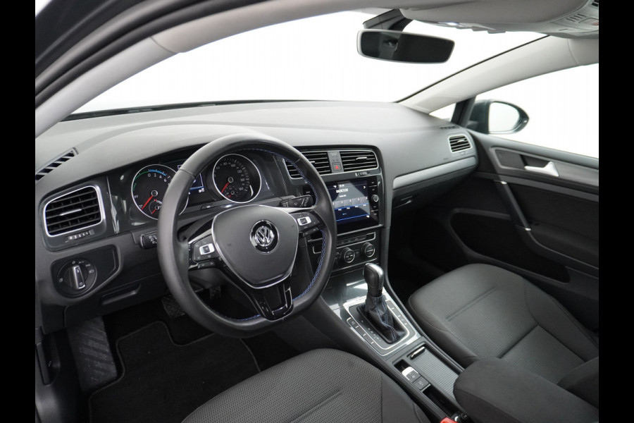 Volkswagen e-Golf 5drs Navi-Fullmap Ecc Adaptieve Cruise-Control Bluetooth Led Pdc Regen-Lichtsensor Select drive Car-Net App-Connect Elec.ramen en Spiegels E-DITION 1e Eigenaar!