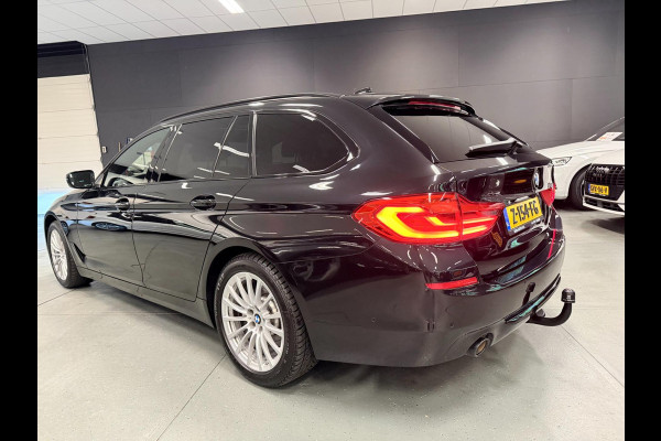 BMW 5 Serie Touring 520i High Executive PANO/LEDER/H-UP/DAB/CARPLAY/SFEERVERL///