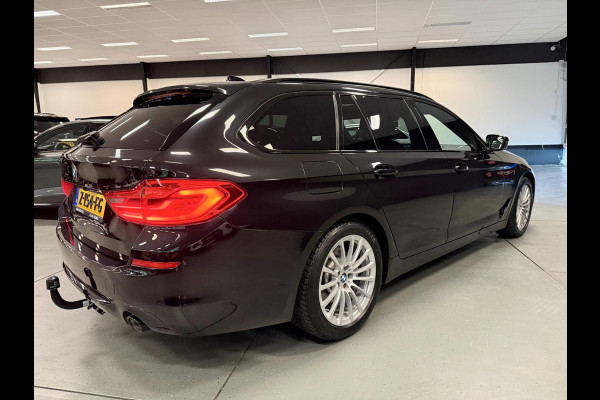 BMW 5 Serie Touring 520i High Executive PANO/LEDER/H-UP/DAB/CARPLAY/SFEERVERL///