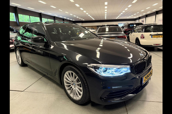 BMW 5 Serie Touring 520i High Executive PANO/LEDER/H-UP/DAB/CARPLAY/SFEERVERL///