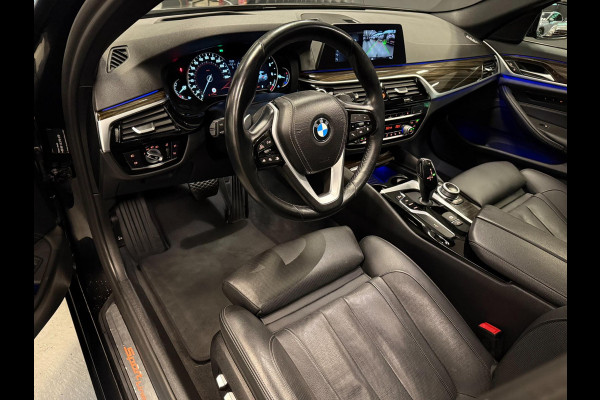 BMW 5 Serie Touring 520i High Executive PANO/LEDER/H-UP/DAB/CARPLAY/SFEERVERL///