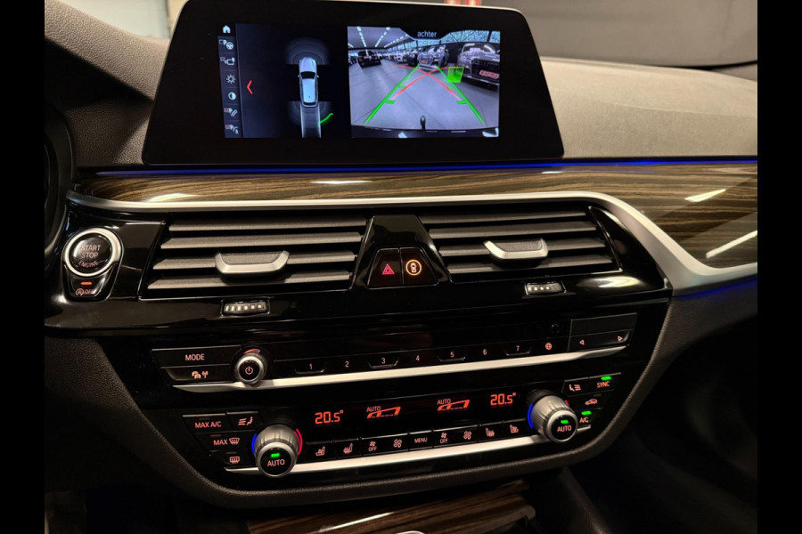 BMW 5 Serie Touring 520i High Executive PANO/LEDER/H-UP/DAB/CARPLAY/SFEERVERL///