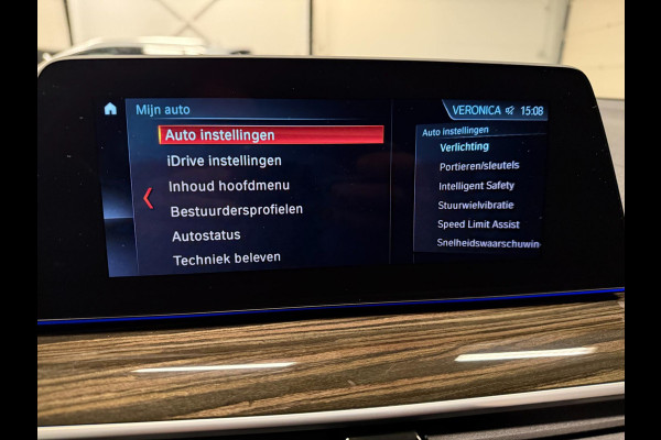 BMW 5 Serie Touring 520i High Executive PANO/LEDER/H-UP/DAB/CARPLAY/SFEERVERL///