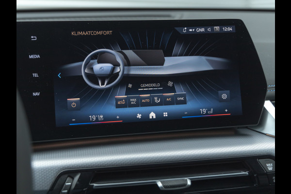 BMW iX1 eDrive20 M-Sport Pro - Stoelverwarming - Harman Kardon - Adaptive LED - Camera