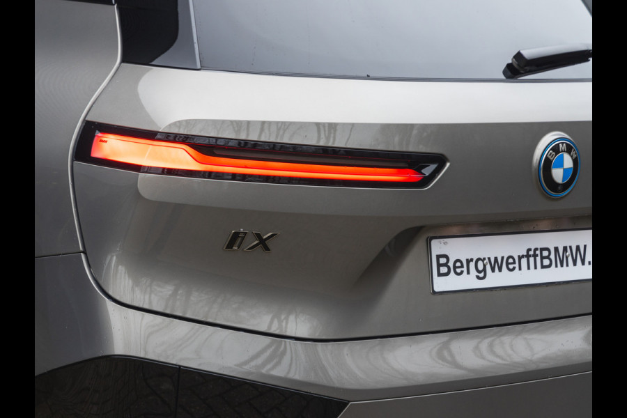 BMW iX M60 - Trekhaak - Bowers & Wilkins - Laser Light - Driving Ass Prof - Stoelventilatie