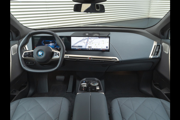 BMW iX M60 - Trekhaak - Bowers & Wilkins - Laser Light - Driving Ass Prof - Stoelventilatie