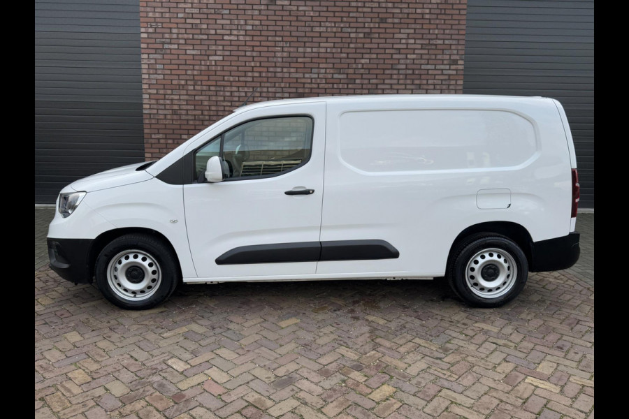 Opel Combo 1.5D L2H1 Edition / 100 PK / Navigatie / Cruise Control / Parkeersensoren / Gatelock / 1e Eigenaar