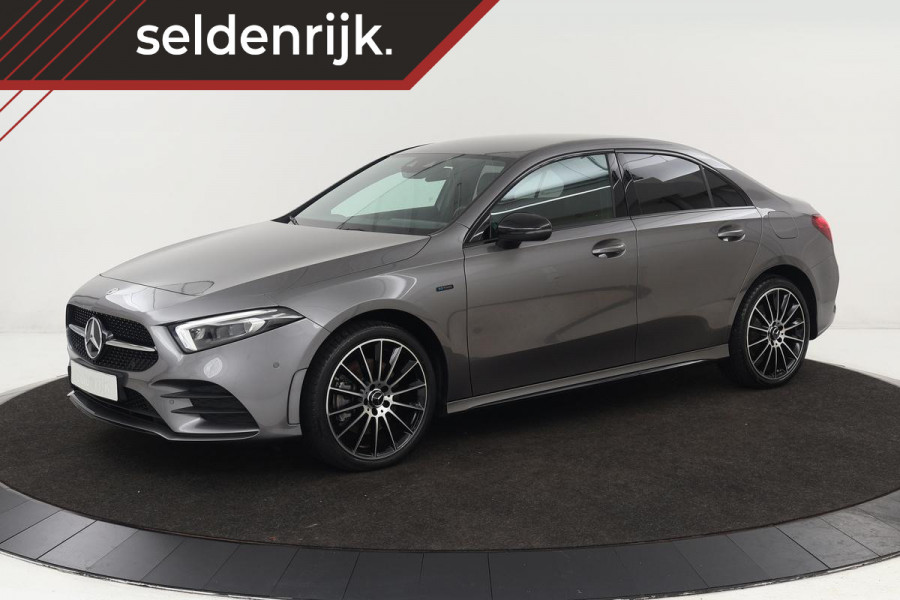 Mercedes-Benz A-Klasse 250e AMG Night | Stoelverwarming | Carplay | Camera | Sfeerverlichting | Matrix LED | Leder/Alcantara | Widescreen