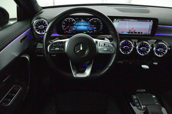 Mercedes-Benz A-Klasse 250e AMG Night | Stoelverwarming | Carplay | Camera | Sfeerverlichting | Matrix LED | Leder/Alcantara | Widescreen