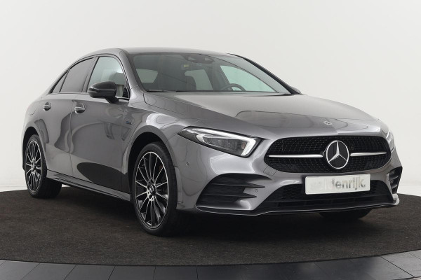 Mercedes-Benz A-Klasse 250e AMG Night | Stoelverwarming | Carplay | Camera | Sfeerverlichting | Matrix LED | Leder/Alcantara | Widescreen