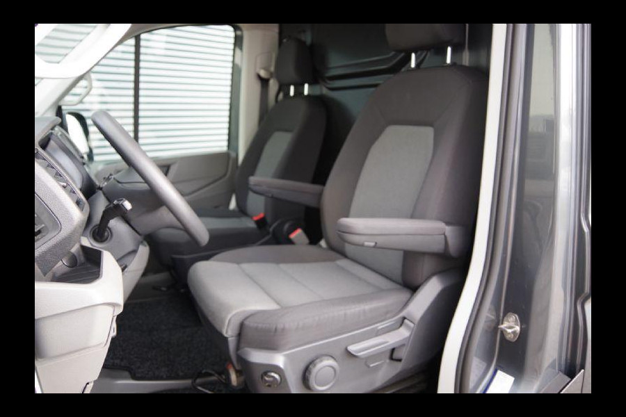 Volkswagen Crafter 50 2.0 TDI L3H2 (L2H1) 177PK AUT. 3.5T TREKGEW. DUBBEL LUCHT, CAMERA, NAVI, CRUISE, AIRCO, STOELVERWARMING, DUBBEL LUCHT