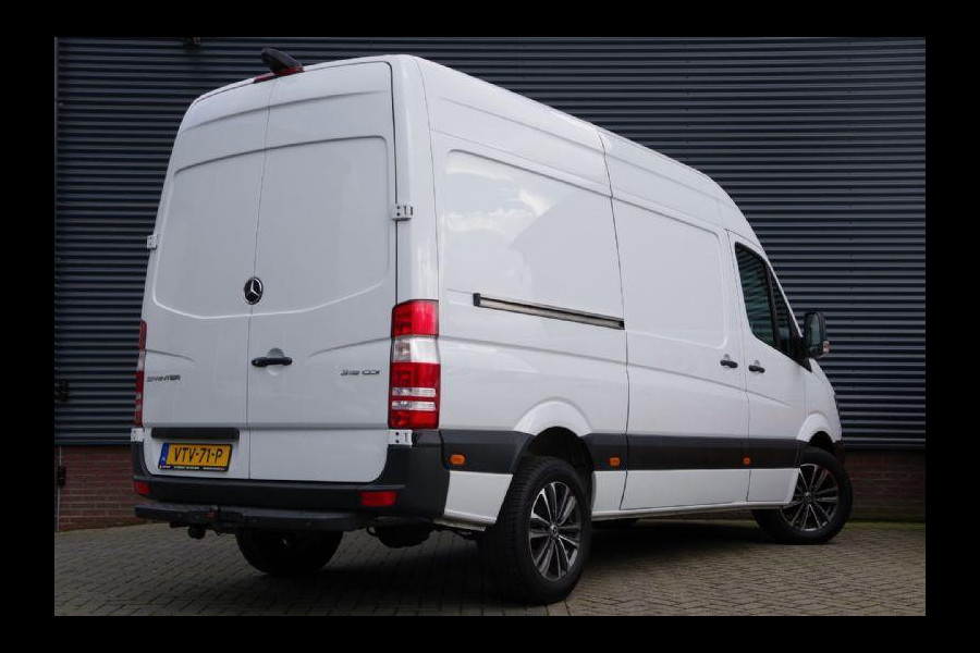 Mercedes-Benz Sprinter 319 3.0 CDI V6 AUT. XENON, NAVI, CRUISE, AIRCO, STANDKACHEL, STOELVERWARMING, PARKEERSENSOREN, TREKHAAK