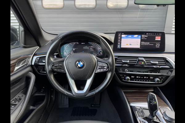 BMW 5 Serie Touring 530e High Executive | Panoramadak | TV Schermen Achter | Elektrische Trekhaak | Elektrische Achterklep | DAB |