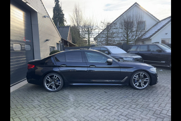 BMW 5 Serie M550i xDrive High Executive | Panoramadak | Head-Up Display | Harmon Kardon | Camera | Stoel Ventilatie/Verwarming |