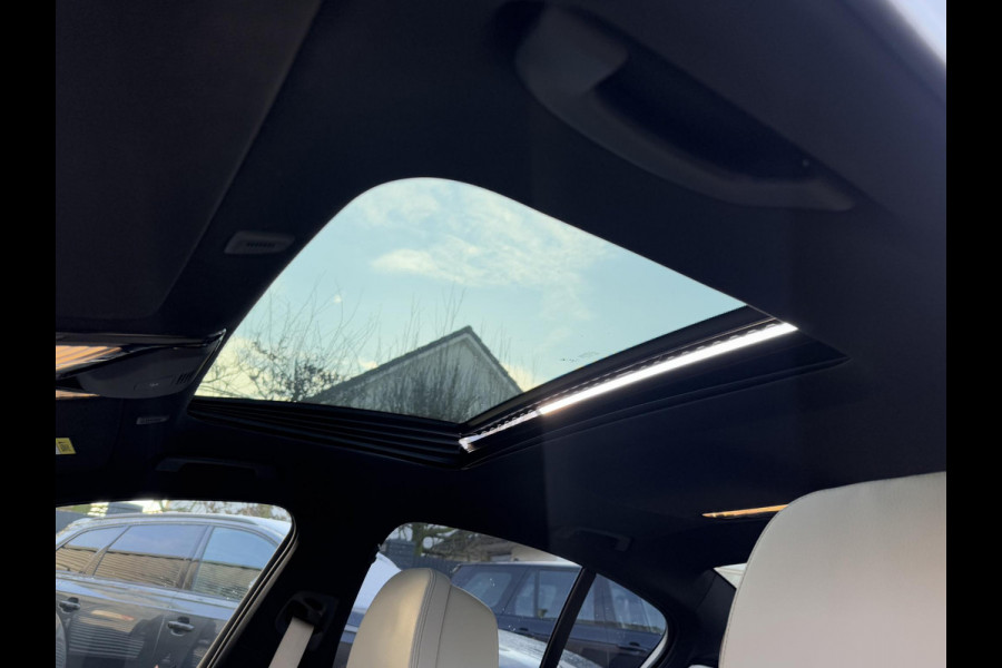 BMW 5 Serie M550i xDrive High Executive | Panoramadak | Head-Up Display | Harmon Kardon | Camera | Stoel Ventilatie/Verwarming |