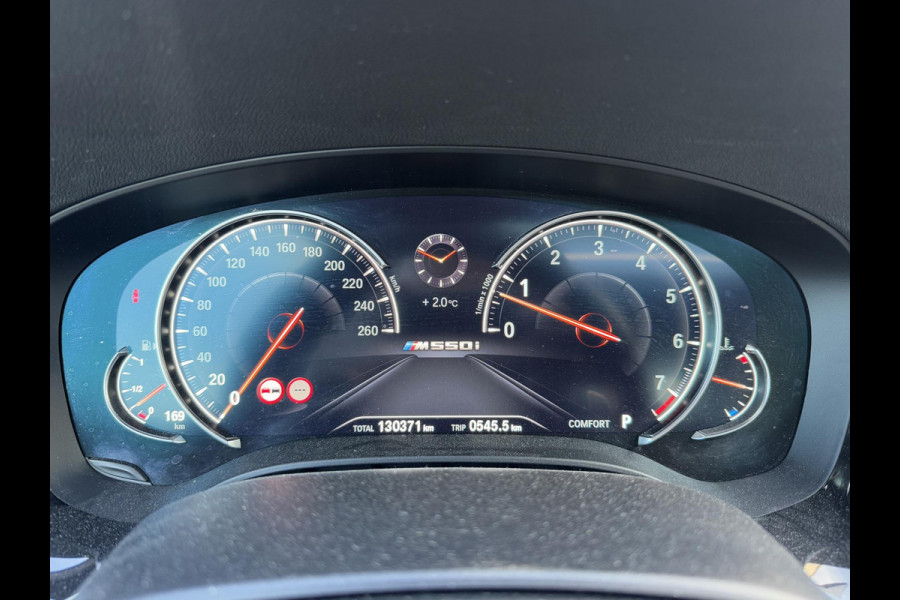 BMW 5 Serie M550i xDrive High Executive | Panoramadak | Head-Up Display | Harmon Kardon | Camera | Stoel Ventilatie/Verwarming |