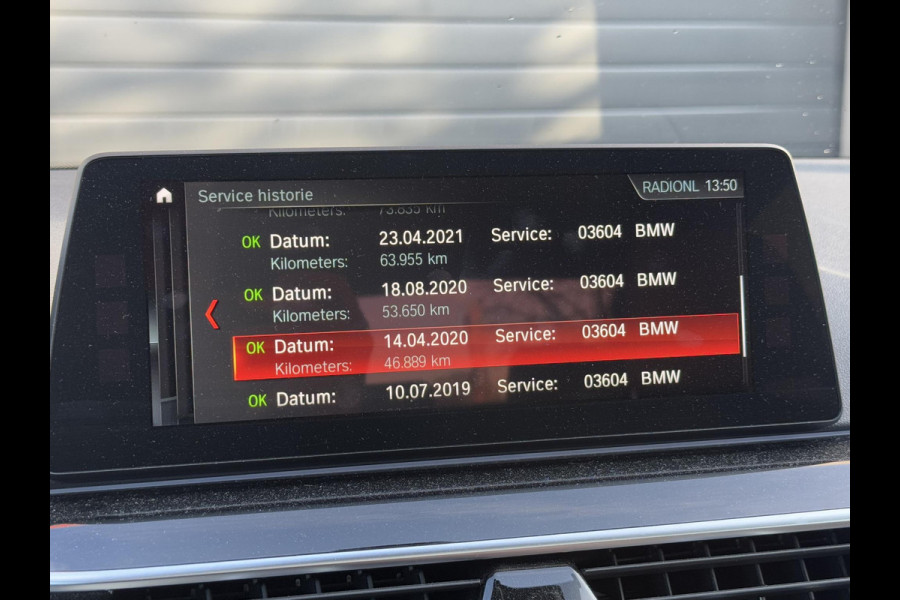 BMW 5 Serie M550i xDrive High Executive | Panoramadak | Head-Up Display | Harmon Kardon | Camera | Stoel Ventilatie/Verwarming |