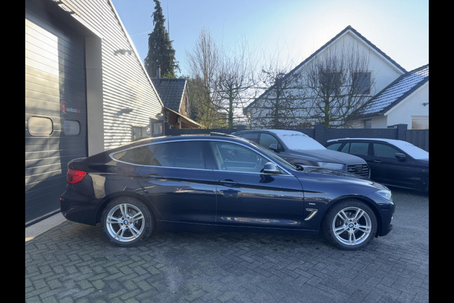 BMW 3-serie Gran Turismo 320i High Executive | Panoramadak | Camera | DAB | Harmon Kardon | Lederen Bekleding | Lane Assist |