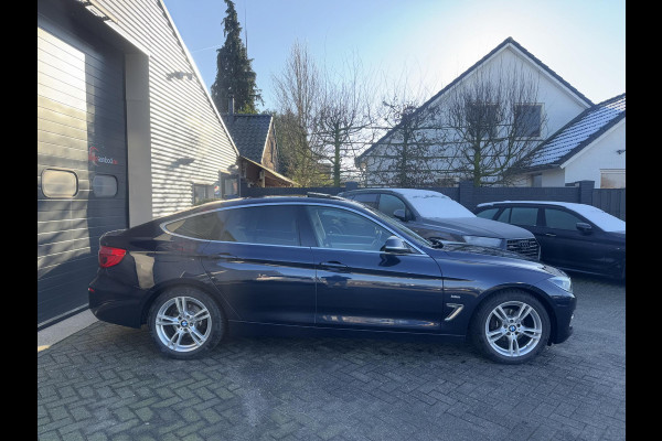 BMW 3-serie Gran Turismo 320i High Executive | Panoramadak | Camera | DAB | Harmon Kardon | Lederen Bekleding | Lane Assist |