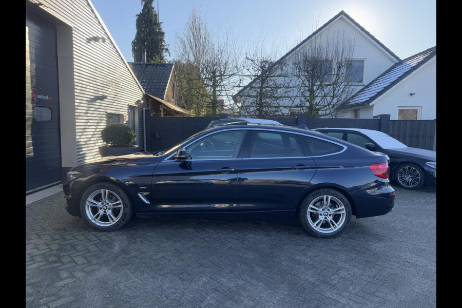 BMW 3-serie Gran Turismo 320i High Executive | Panoramadak | Camera | DAB | Harmon Kardon | Lederen Bekleding | Lane Assist |