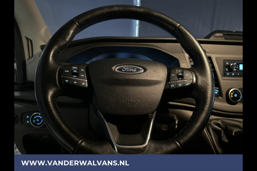 Ford Transit 2.0 TDCI L2H2 Euro6 Airco | Cruisecontrol | 2450kg Trekhaak | Verwarmde voorruit | Parkeersensoren Bijrijdersbank