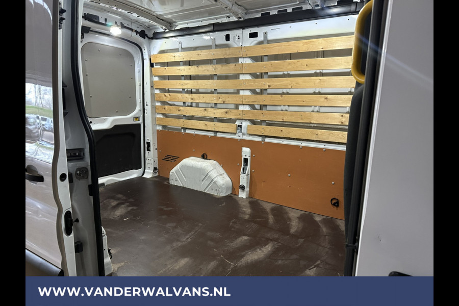 Ford Transit 2.0 TDCI L2H2 Euro6 Airco | Cruisecontrol | 2450kg Trekhaak | Verwarmde voorruit | Parkeersensoren Bijrijdersbank