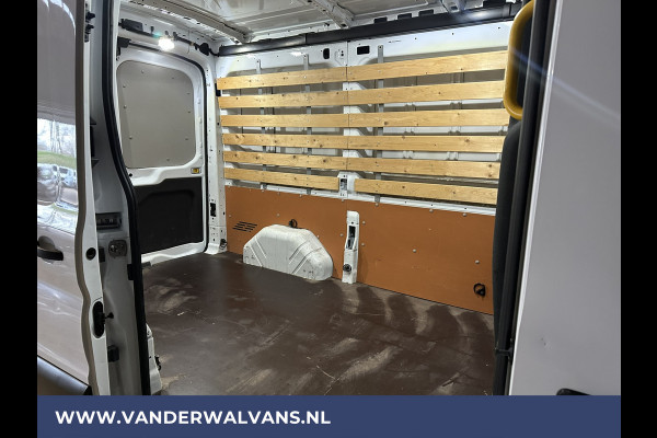 Ford Transit 2.0 TDCI L2H2 Euro6 Airco | Cruisecontrol | 2450kg Trekhaak | Verwarmde voorruit | Parkeersensoren Bijrijdersbank