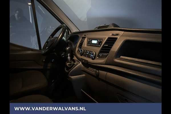 Ford Transit 2.0 TDCI L2H2 Euro6 Airco | Cruisecontrol | 2450kg Trekhaak | Verwarmde voorruit | Parkeersensoren Bijrijdersbank