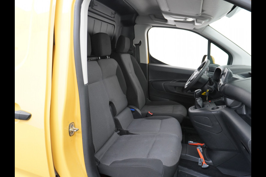 Opel Combo 1.5D L1H1 Edition 13x Op voorraad! 3-Pers. Multimedia-v.b. Geregelde-Airco Cruise Control Bluetooth Elektr.ramen Elektr.spiegels Schuifdeur Betonplex vloer Lat om Lat betimmering Super Nette Combo! 1230kg trekvermogen Super nette Combo!