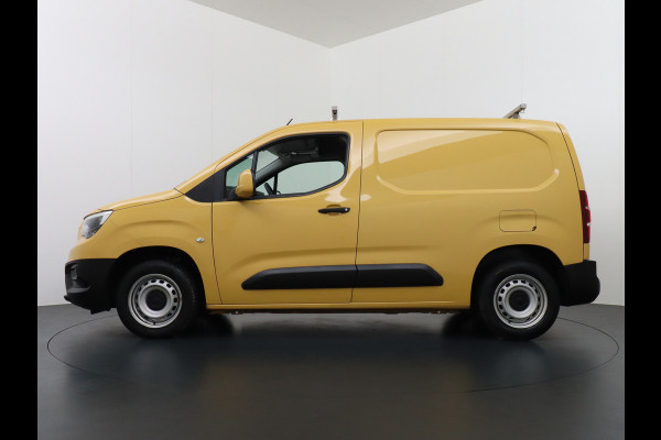 Opel Combo 1.5D L1H1 Edition 13x Op voorraad! 3-Pers. Multimedia-v.b. Geregelde-Airco Cruise Control Bluetooth Elektr.ramen Elektr.spiegels Schuifdeur Betonplex vloer Lat om Lat betimmering Super Nette Combo! 1230kg trekvermogen Super nette Combo!