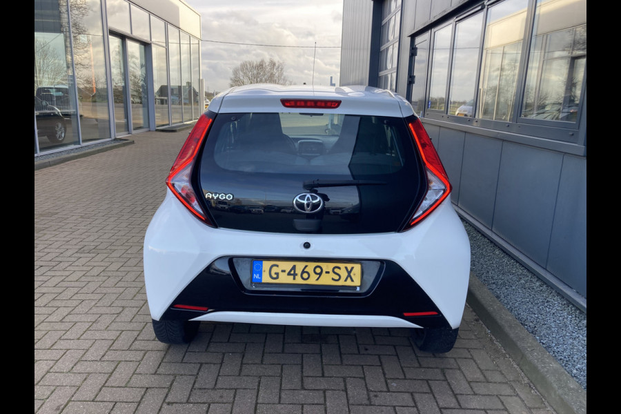 Toyota Aygo 1.0 VVT-i X-Play 5-drs. NAVI/CAMERA/CARPLAY/LIMITER/AIRCO