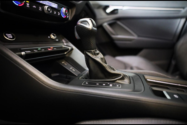 Audi Q3 Sportback 45 TFSI e S Line / 21 Inch / AUT / Acc / Lane Assist / Camera / Dode Hoek / Open Panoramadak / Matrix