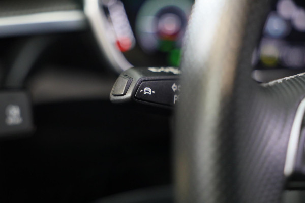 Audi Q3 Sportback 45 TFSI e S Line / 21 Inch / AUT / Acc / Lane Assist / Camera / Dode Hoek / Open Panoramadak / Matrix