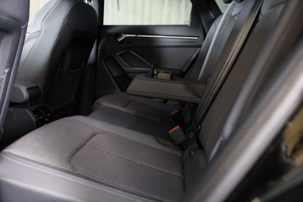 Audi Q3 Sportback 45 TFSI e S Line / 21 Inch / AUT / Acc / Lane Assist / Camera / Dode Hoek / Open Panoramadak / Matrix